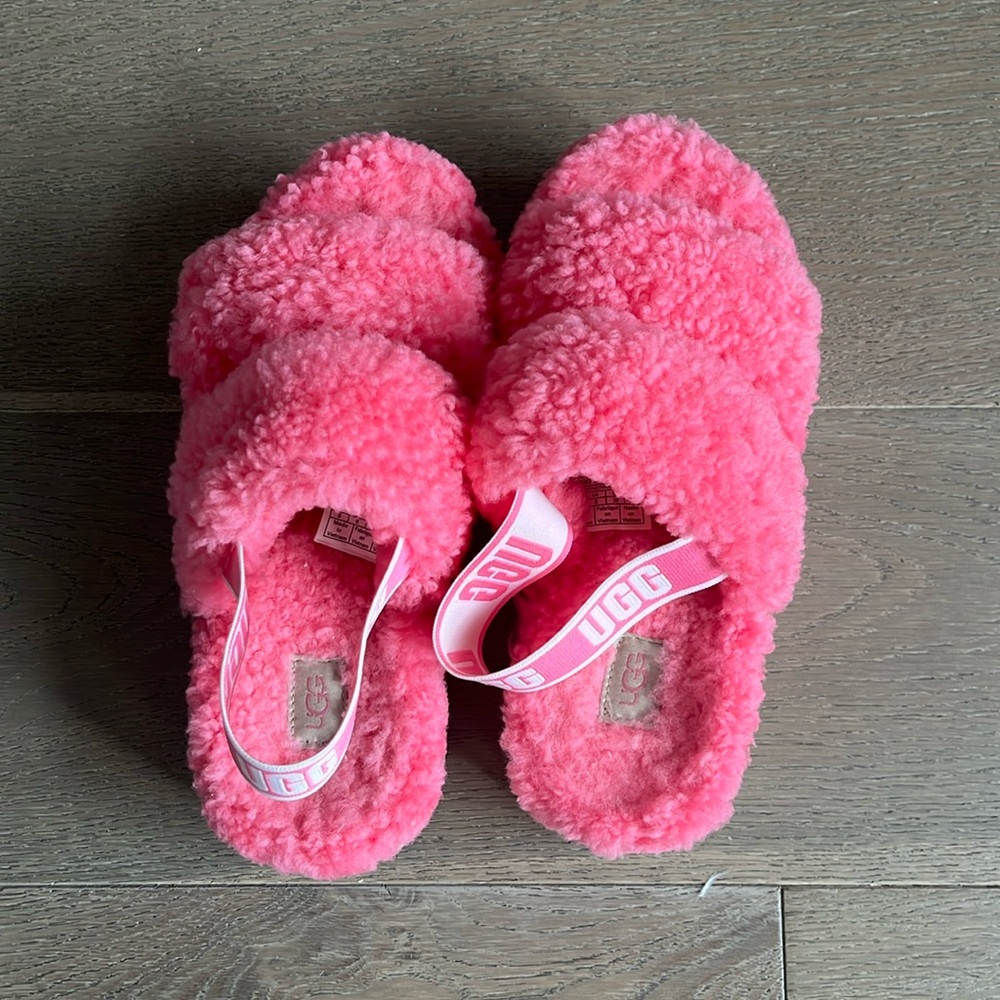 Hot pink UGG slippers, Sz 8 (UK 6)- excellent condition! Retail $100